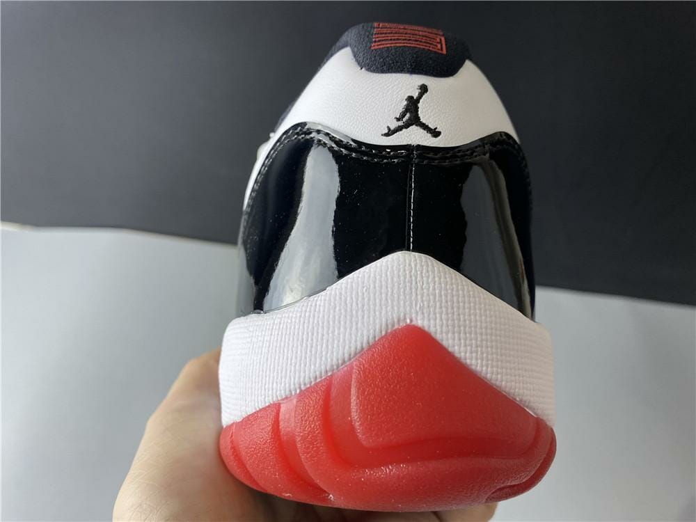 Air Jordan 11 Retro Low Concord Bred