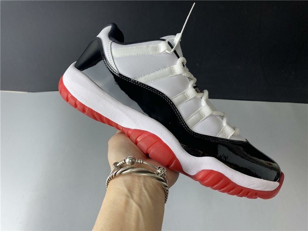 Air Jordan 11 Retro Low Concord Bred