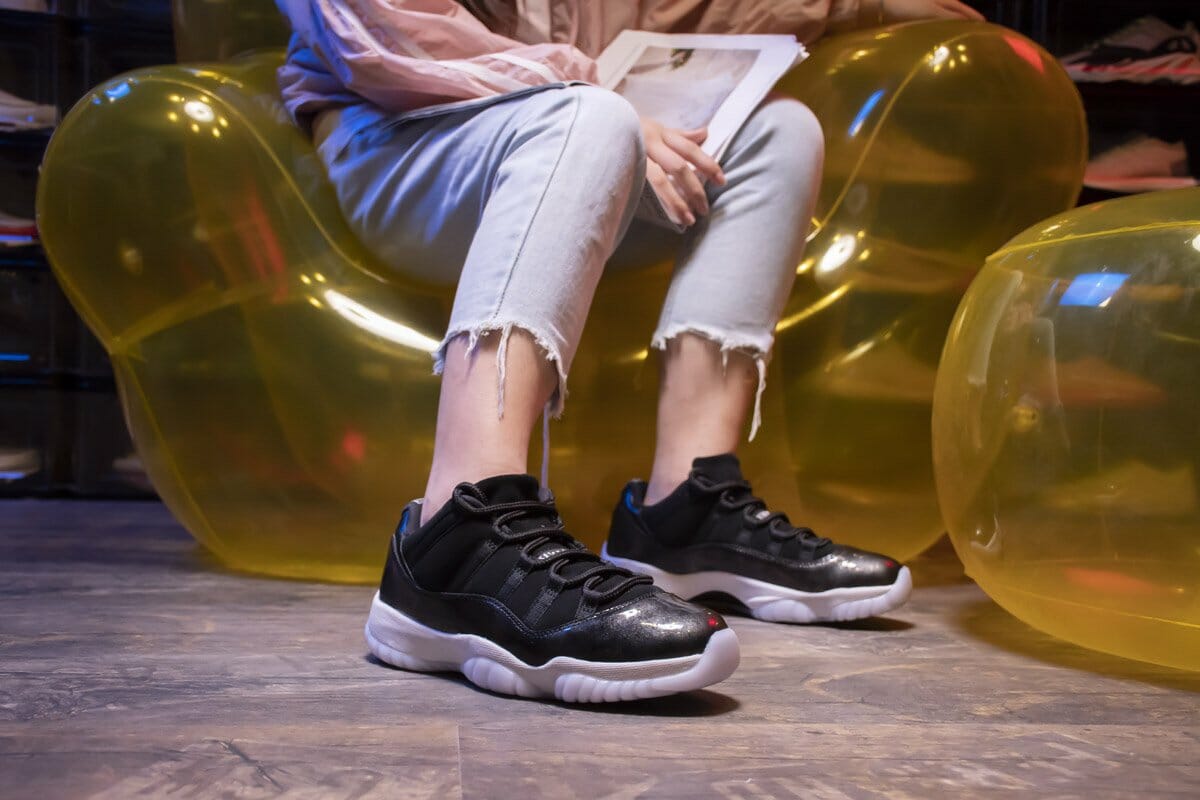 Air Jordan 11 Retro Low Barons