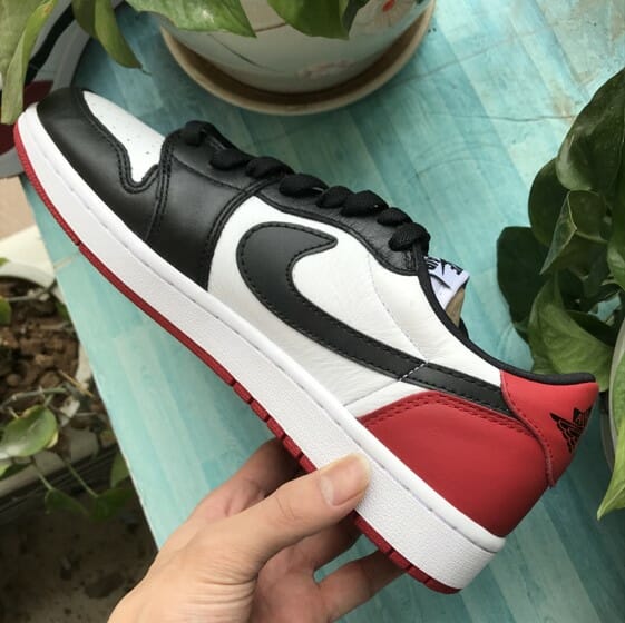 Air Jordan 1 High Black Toe