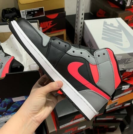 Air Jordan 1 Mid Black Grey Pink