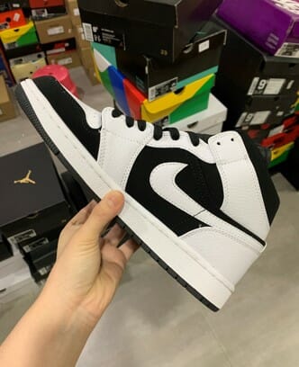 Air Jordan 1 Mid Black White
