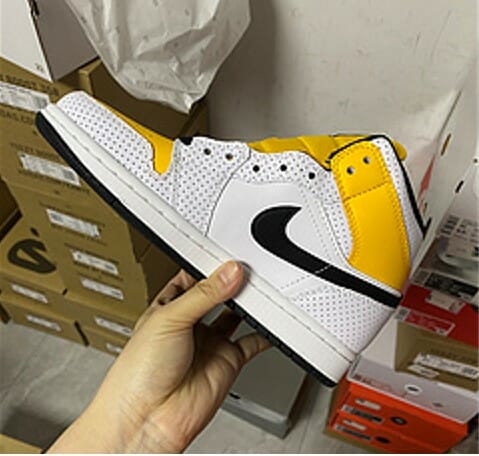 Air Jordan 1 Mid Laser Orange
