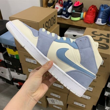 Air Jordan 1 Mid Paris