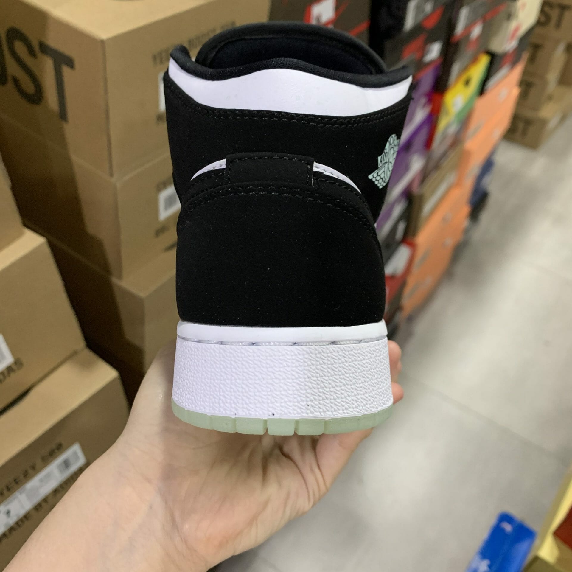 Air Jordan 1 Mid SE Panda Splashing - Image 2