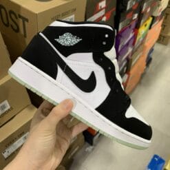 Air Jordan 1 Mid Silk Earl