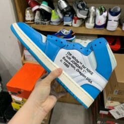 Air Jordan 1 UNC