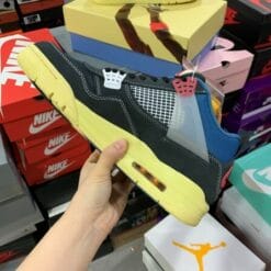 Air Jordan 4 Cavaliers