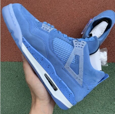 Air Jordan 4 Retro UNC