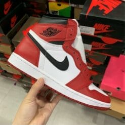 Alternative view of Air Jordan 1 OG Chicago Red White
