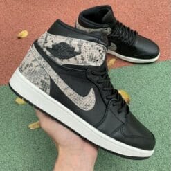 Alternative view of Air Jordan 1 Premium