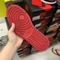 Alternative view of Air Jordan 1 Retro Banned