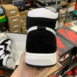 Alternative view of Air Jordan 1 Retro High OG Panda