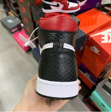 Air Jordan 1 WMNS Satin Snake - Image 2