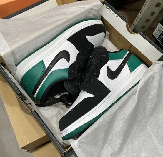 Air Jordan 1 Low Black Green Toe - Image 2