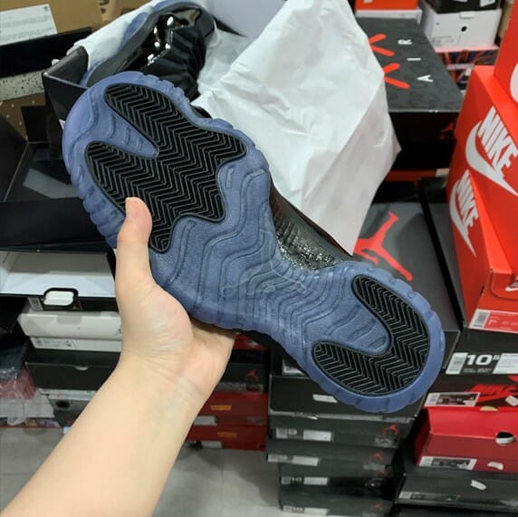 Air Jordan 11 Cap And Gown
