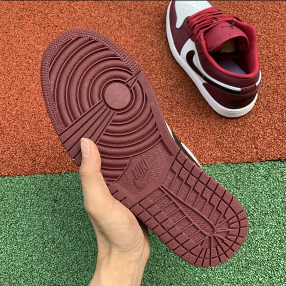 Air Jordan 1 Low Chicago - Image 2