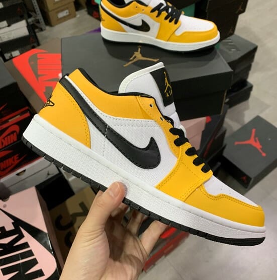 Air Jordan 1 Low Rookie White - Image 2