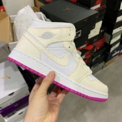Alternative view of Air jordan 1 Colorful Powder Chameleon