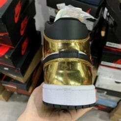 Alternative view of Air Jordan 1 Liquid Metal Gold