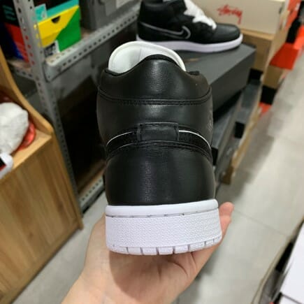 Air Jordan 1 Mid Black And White Oreo - Image 2
