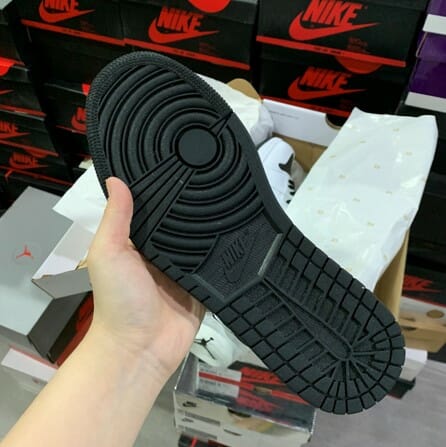 Air Jordan 1 Mid Black And White Reverse - Image 2