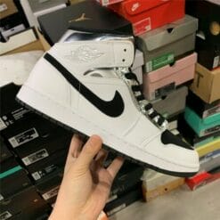 Alternative view of Air Jordan 1 Mid Little Leonard Liquid Silver