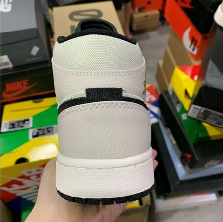 Air Jordan 1 Mid SE Light Bone - Image 2