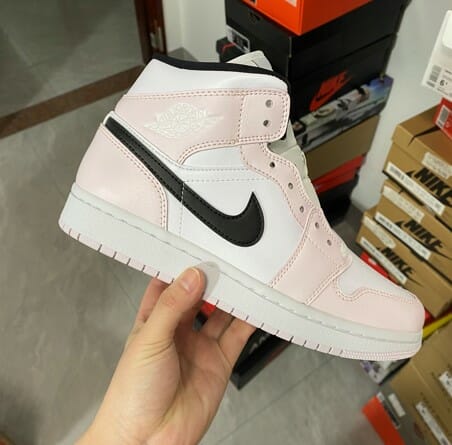 Air Jordan 1 Mid SE Pink - Image 2