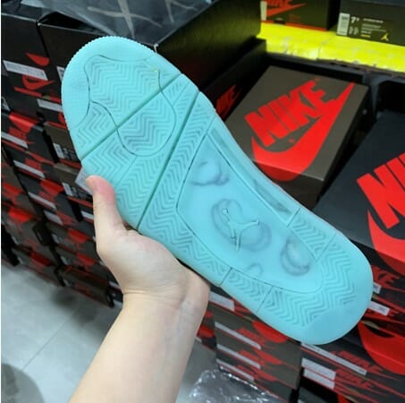 Air Jordan 4 Graffiti Grey Suede - Image 2