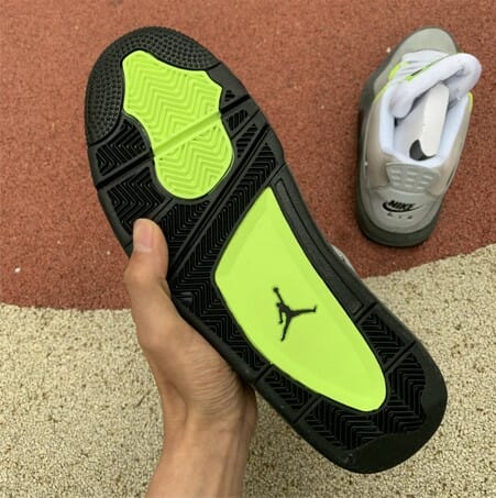 Air Jordan 4 Retro SE Neon - Image 2