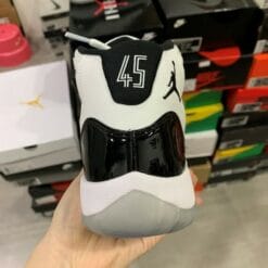 Alternative view of Air Jordan 11 “Concord”