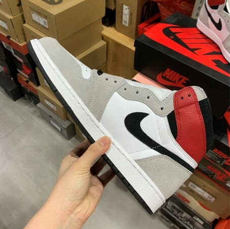 Air Jordan 1 Light Smoke Grey - Image 2