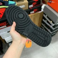 Alternative view of Air Jordan 1 OG High Bio Hack