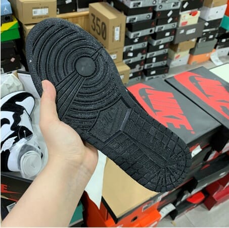 Air Jordan 1 Retro High OG Panda - Image 3