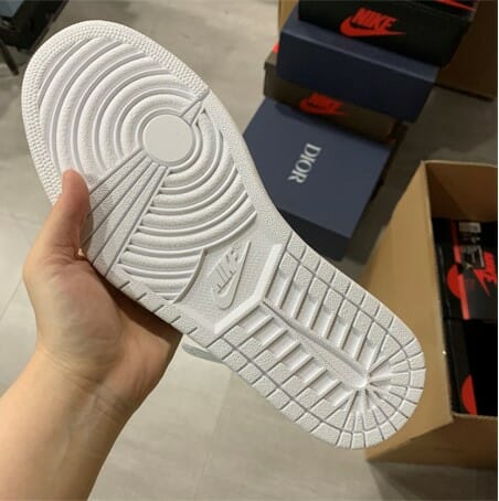 Air Jordan 1 White - Image 3