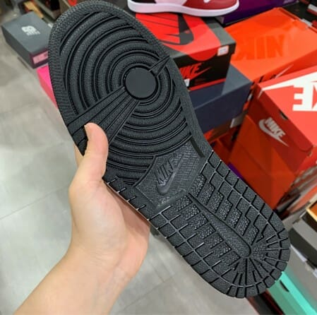 Air Jordan 1 WMNS Satin Snake - Image 3