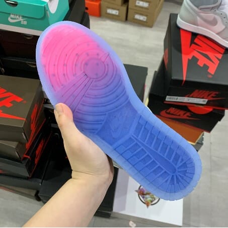 Air Jordan 1 Zoom R2T Grey - Image 3
