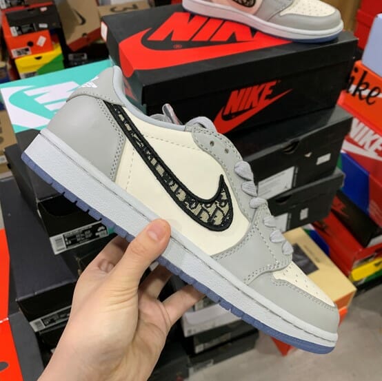 Air Jordan 1 High OG Grey - Image 3