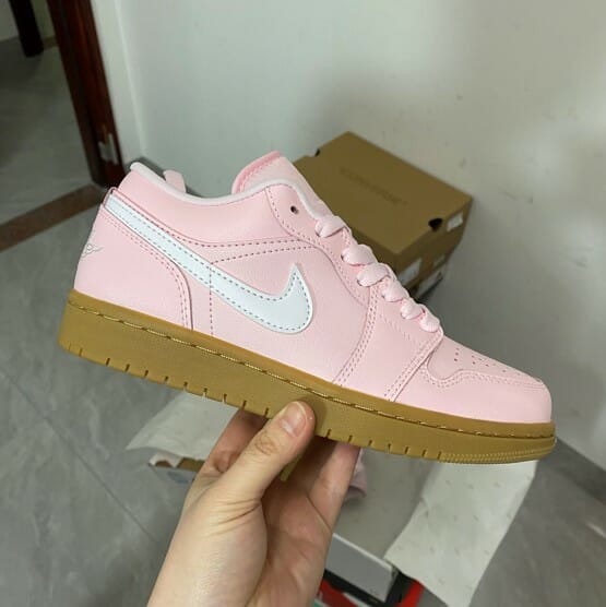Air Jordan 1 Low Pink Gum - Image 3