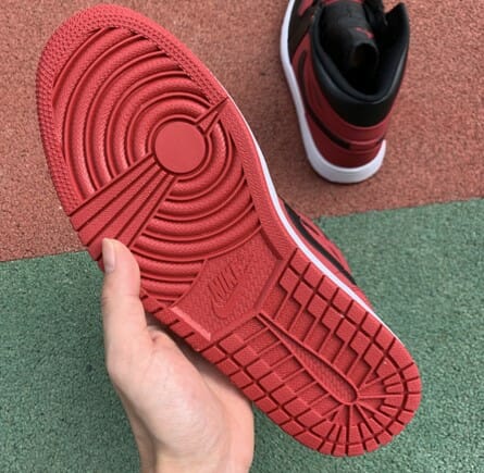 Air Jordan 1 Mid Black And Red - Image 3