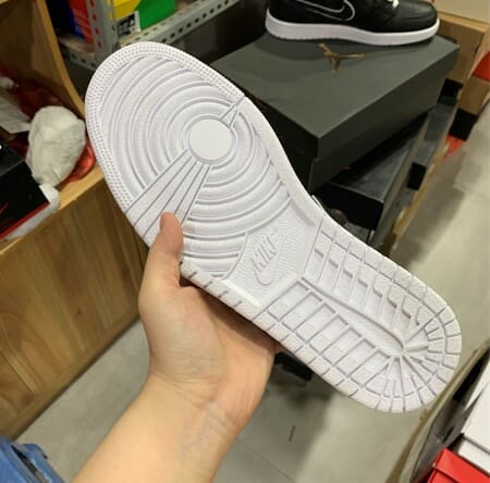 Air Jordan 1 Mid Black And White Oreo - Image 3