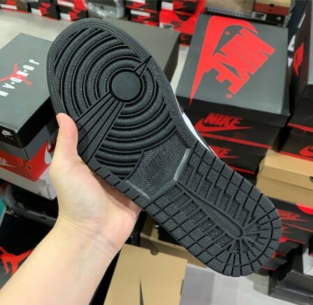 Air Jordan 1 Mid Black And White Red - Image 3