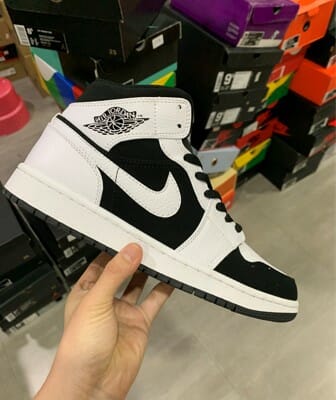 Air Jordan 1 Mid Black White - Image 3