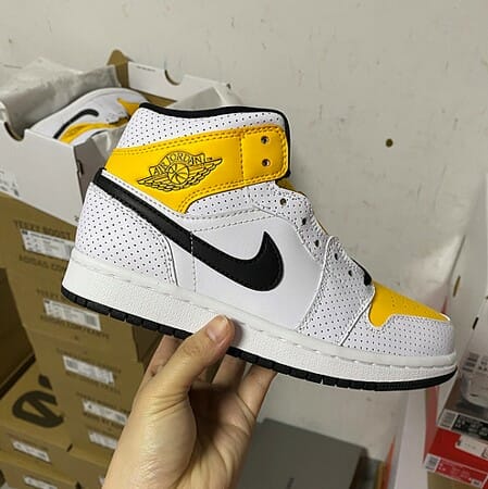 Air Jordan 1 Mid Laser Orange - Image 3