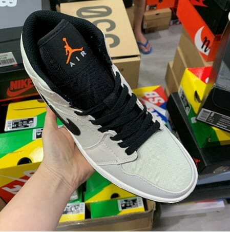 Air Jordan 1 Mid SE Light Bone - Image 3