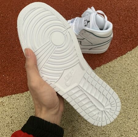 Air Jordan 1 Mid SE WMNS Panda - Image 3