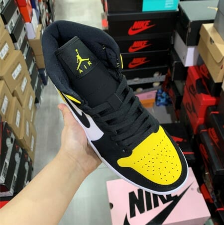 Air Jordan 1 Mid Toe Rookie - Image 3