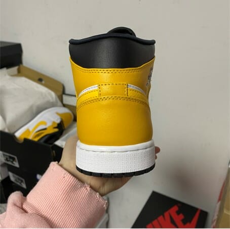 Air Jordan 1 Mid White And Yellow - Image 3