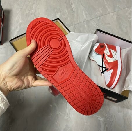 Air Jordan 1 High OG Red Gypsophila